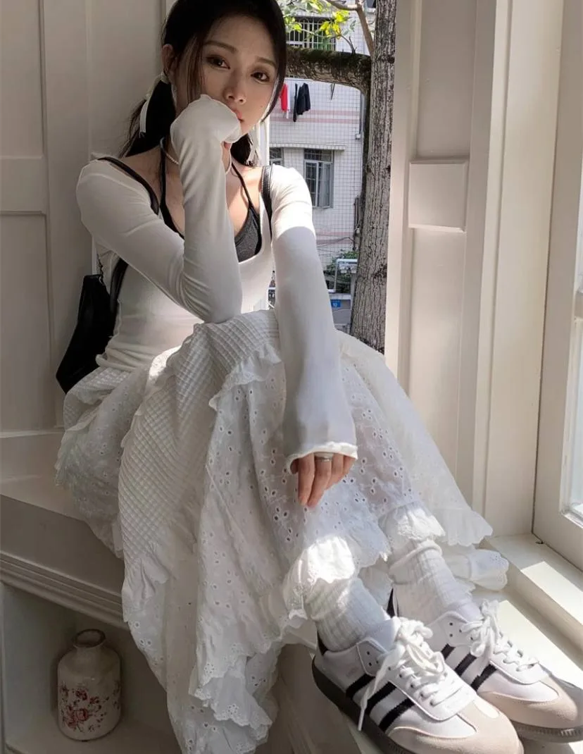 Flared lace skirt - Image 3