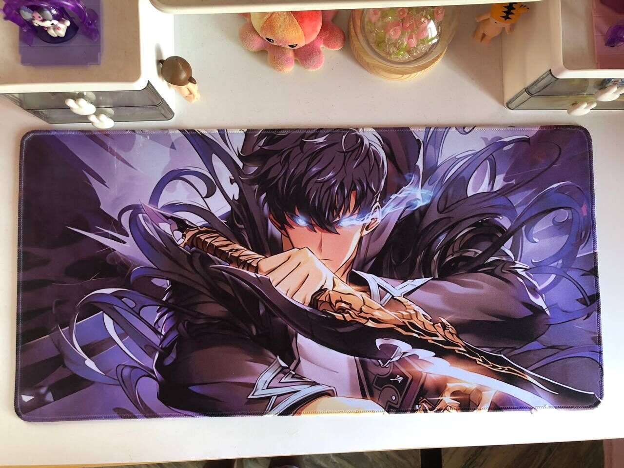 Hyuni Stone 11x23" - Solo Leveling: Sung Jin-woo Shadow Monarch | Kawaii Desk Pad 1 Hyuni Stone 11x23" - Solo Leveling: Sung Jin-woo Shadow Monarch | Kawaii Desk Pad